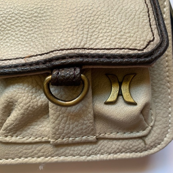 Hurley Beige Wristlet Wallet with Dual Front Pockets - Picture 2 of 8